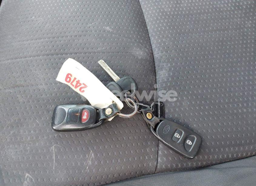 Photo 11 of 2011 Kia Sorento LX (VIN 5XYKT3A17BG174119)