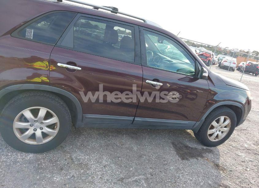 Photo 13 of 2011 Kia Sorento LX (VIN 5XYKT3A17BG174119)