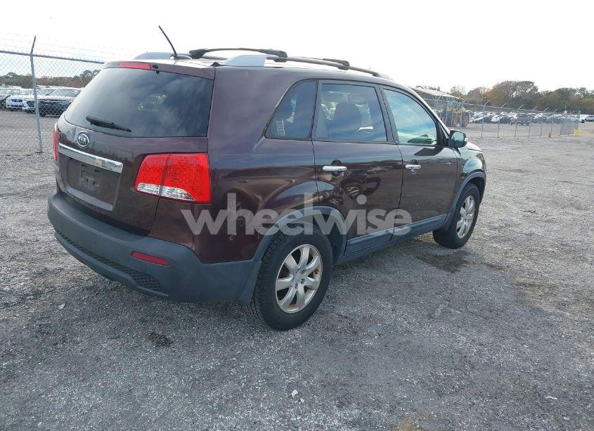 Photo 4 of 2011 Kia Sorento LX (VIN 5XYKT3A17BG174119)