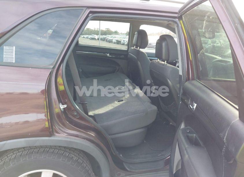 Photo 8 of 2011 Kia Sorento LX (VIN 5XYKT3A17BG174119)