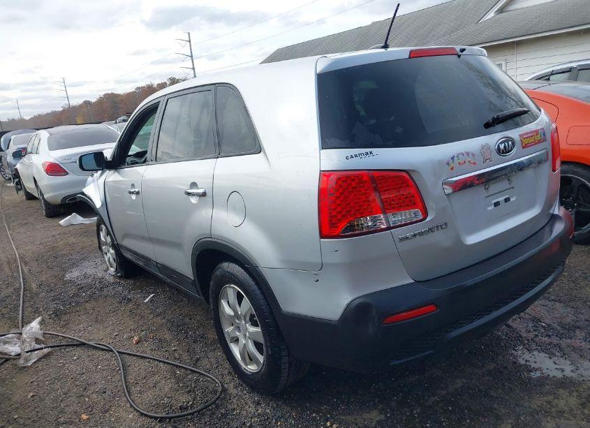 Photo 3 of 2012 Kia Sorento LX (VIN 5XYKT3A17CG191438)