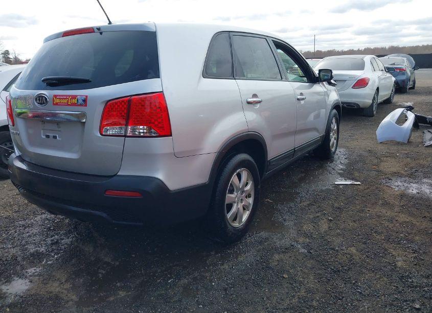 Photo 4 of 2012 Kia Sorento LX (VIN 5XYKT3A17CG191438)
