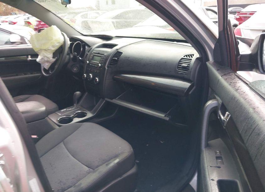 Photo 5 of 2012 Kia Sorento LX (VIN 5XYKT3A17CG191438)