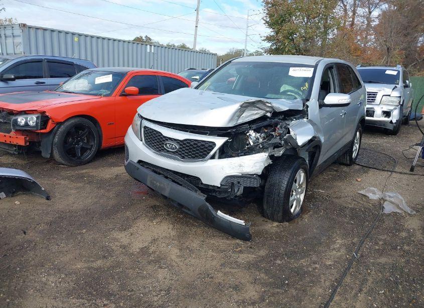 Photo 6 of 2012 Kia Sorento LX (VIN 5XYKT3A17CG191438)