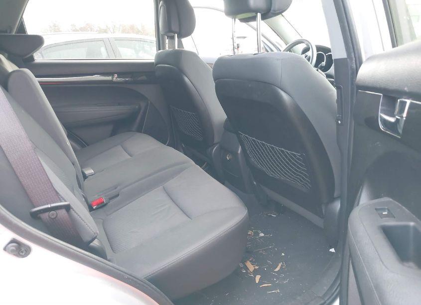 Photo 8 of 2012 Kia Sorento LX (VIN 5XYKT3A17CG191438)