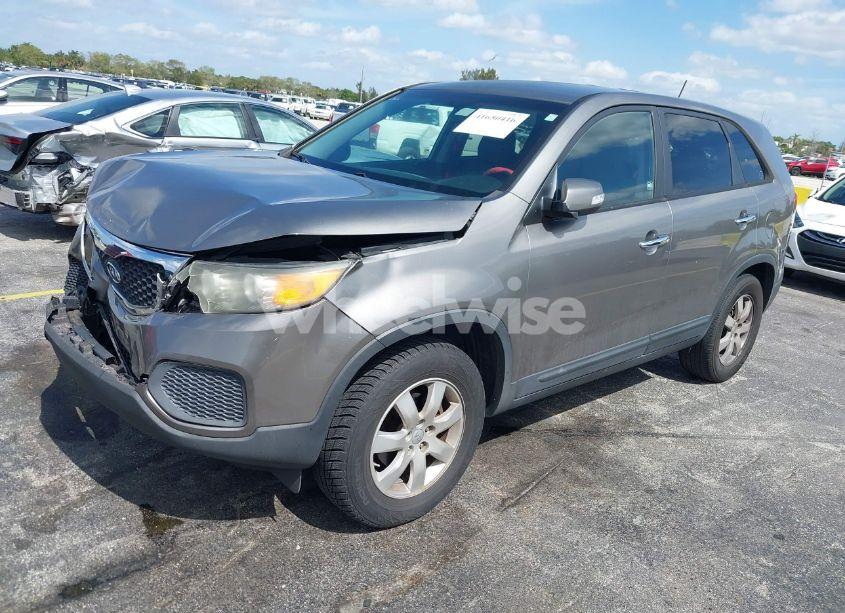 Photo 2 of 2012 Kia Sorento LX (VIN 5XYKT3A17CG259835)