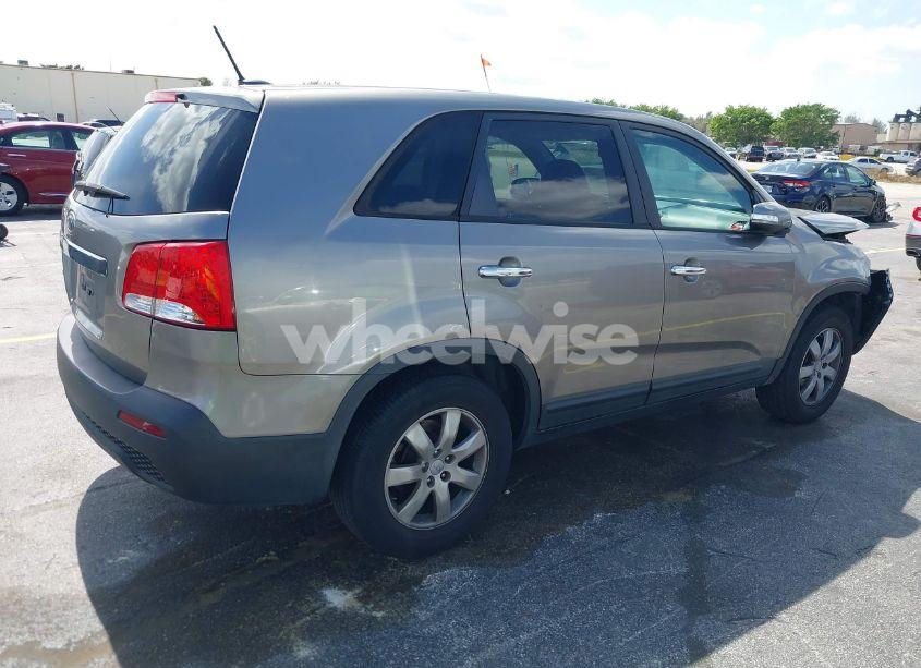 Photo 4 of 2012 Kia Sorento LX (VIN 5XYKT3A17CG259835)