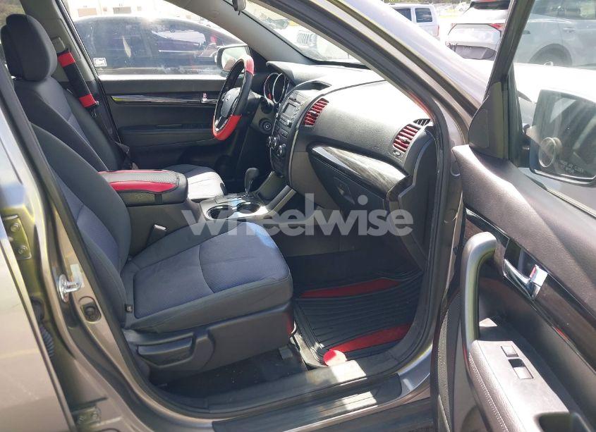 Photo 5 of 2012 Kia Sorento LX (VIN 5XYKT3A17CG259835)
