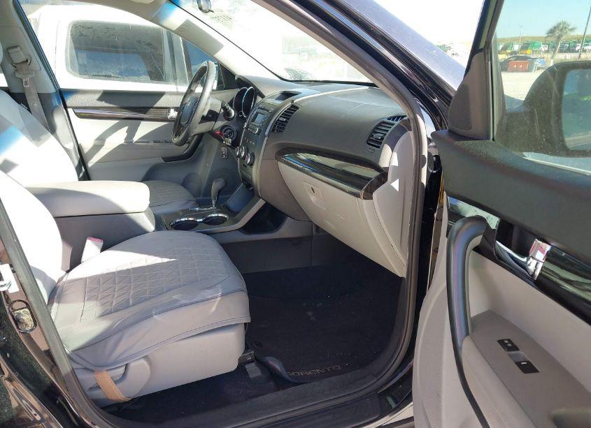 Photo 5 of 2012 Kia Sorento LX (VIN 5XYKT3A17CG286078)