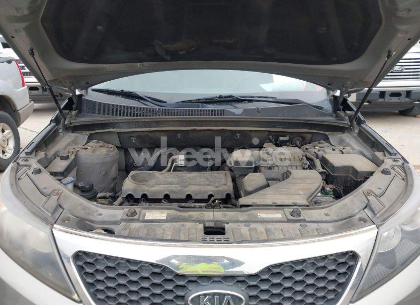 Photo 10 of 2012 Kia Sorento LX (VIN 5XYKT3A17CG295038)
