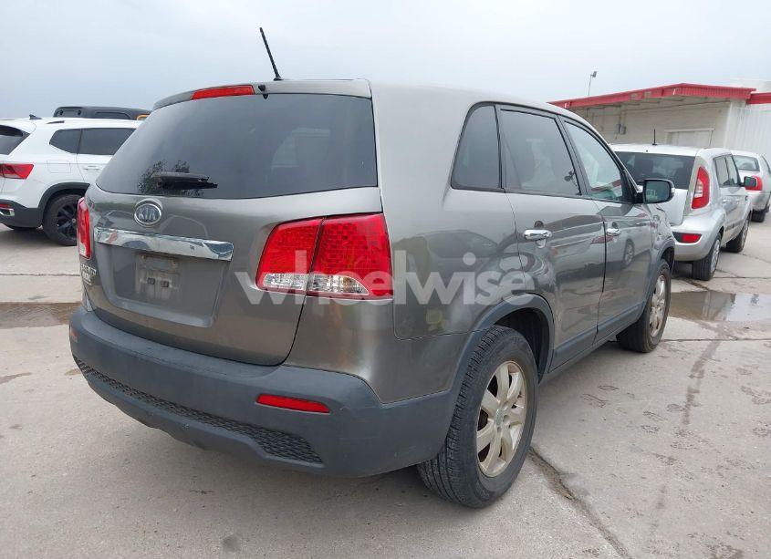 Photo 4 of 2012 Kia Sorento LX (VIN 5XYKT3A17CG295038)