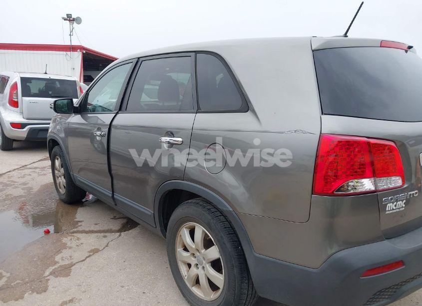 Photo 6 of 2012 Kia Sorento LX (VIN 5XYKT3A17CG295038)