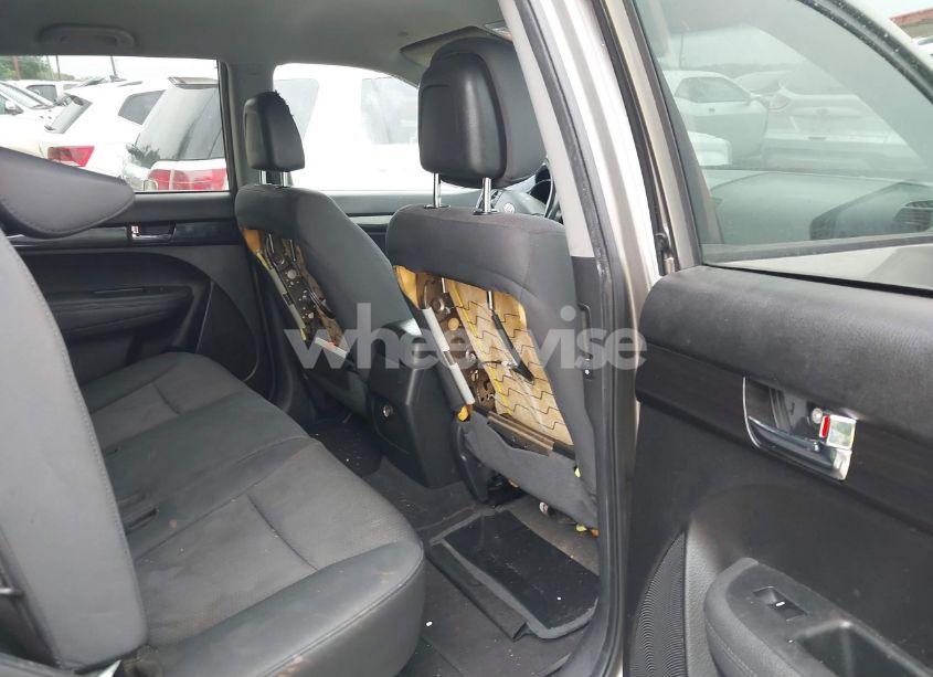 Photo 8 of 2012 Kia Sorento LX (VIN 5XYKT3A17CG295038)