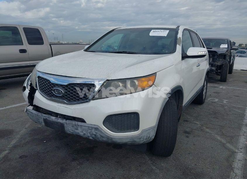 Photo 2 of 2012 Kia Sorento LX (VIN 5XYKT3A17CG309052)