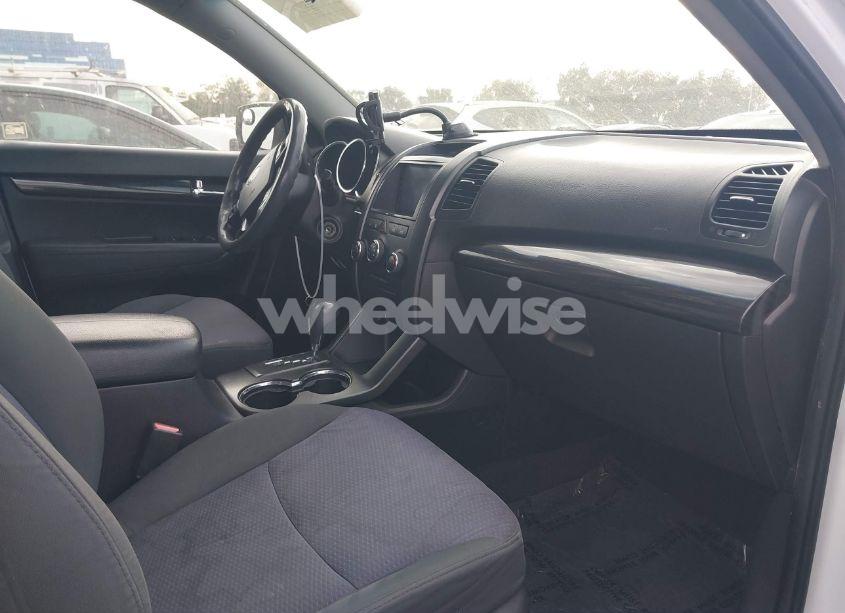 Photo 5 of 2012 Kia Sorento LX (VIN 5XYKT3A17CG309052)