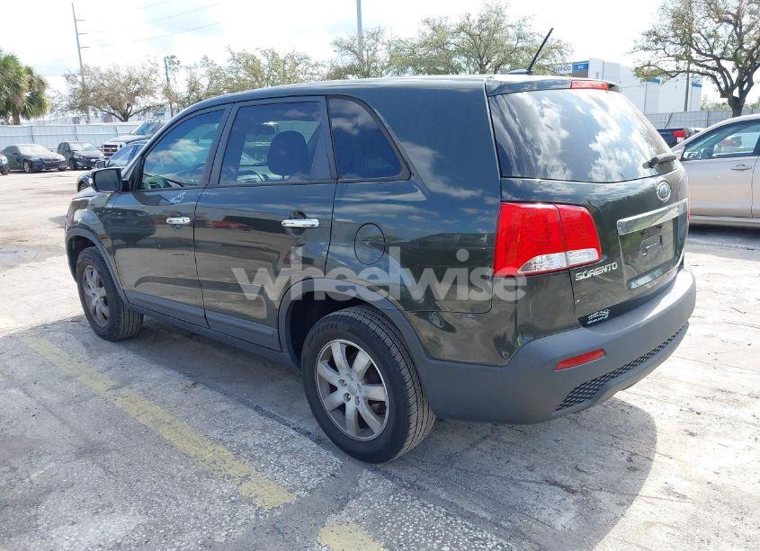 Photo 3 of 2013 Kia Sorento LX (VIN 5XYKT3A17DG321039)