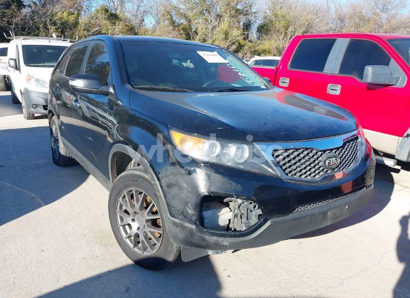 2013 Kia Sorento LX (VIN 5XYKT3A17DG366305) main photo