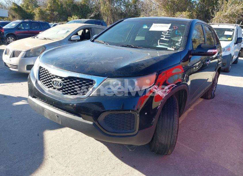 Photo 2 of 2013 Kia Sorento LX (VIN 5XYKT3A17DG366305)