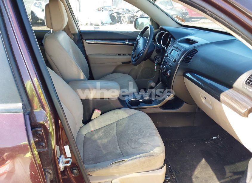 Photo 5 of 2013 Kia Sorento LX (VIN 5XYKT3A17DG375103)