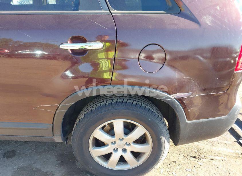 Photo 6 of 2013 Kia Sorento LX (VIN 5XYKT3A17DG375103)