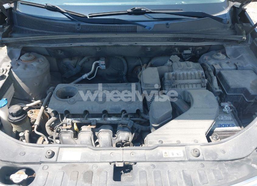 Photo 10 of 2013 Kia Sorento LX (VIN 5XYKT3A17DG405636)