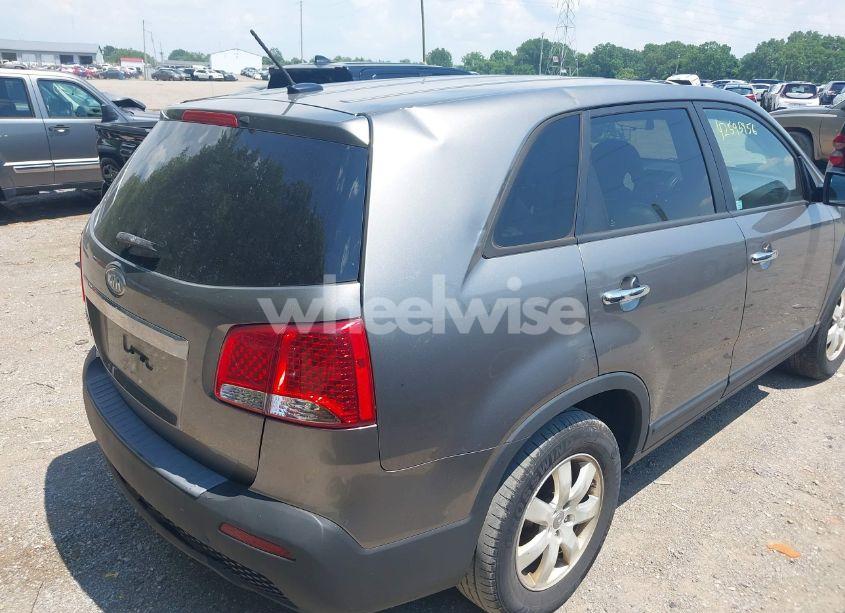 Photo 6 of 2013 Kia Sorento LX (VIN 5XYKT3A17DG405636)