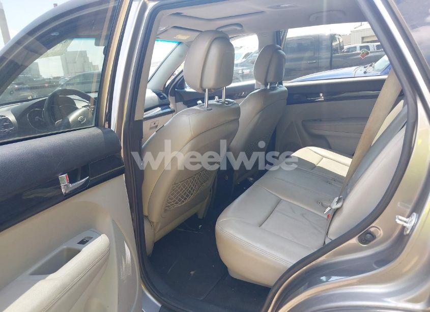 Photo 8 of 2013 Kia Sorento LX (VIN 5XYKT3A17DG405636)