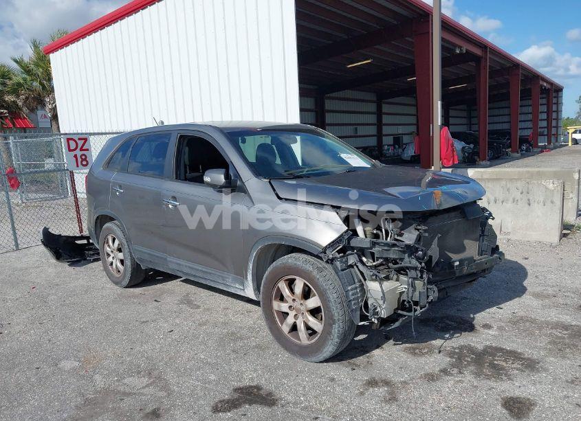 2013 Kia Sorento LX (VIN 5XYKT3A17DG419777) main photo