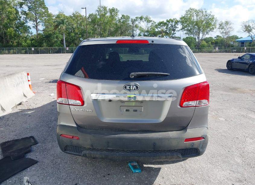 Photo 16 of 2013 Kia Sorento LX (VIN 5XYKT3A17DG419777)