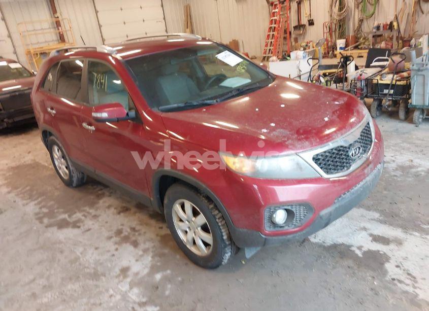 2011 Kia Sorento LX (VIN 5XYKT3A18BG045788) main photo