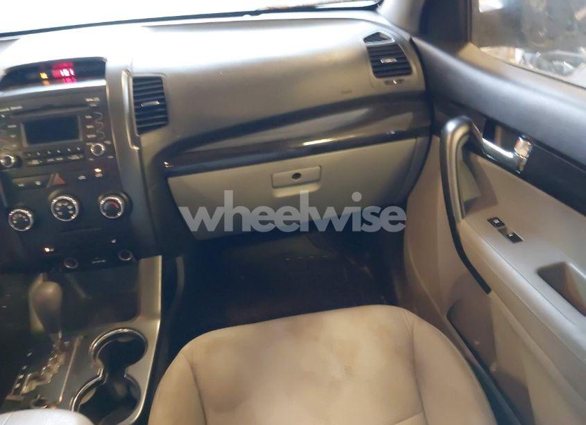 Photo 5 of 2011 Kia Sorento LX (VIN 5XYKT3A18BG045788)