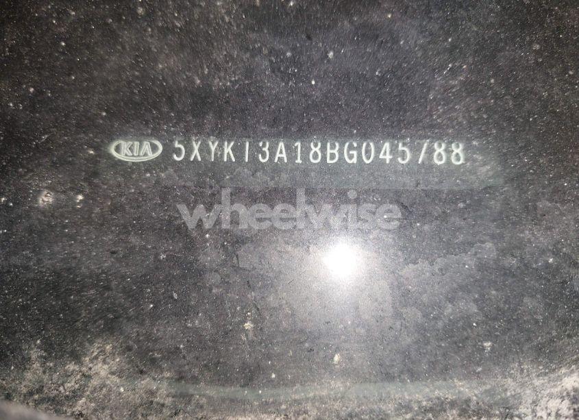 Photo 9 of 2011 Kia Sorento LX (VIN 5XYKT3A18BG045788)
