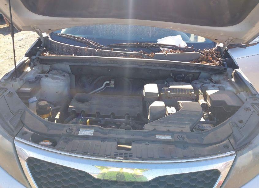 Photo 10 of 2011 Kia Sorento LX (VIN 5XYKT3A18BG051607)