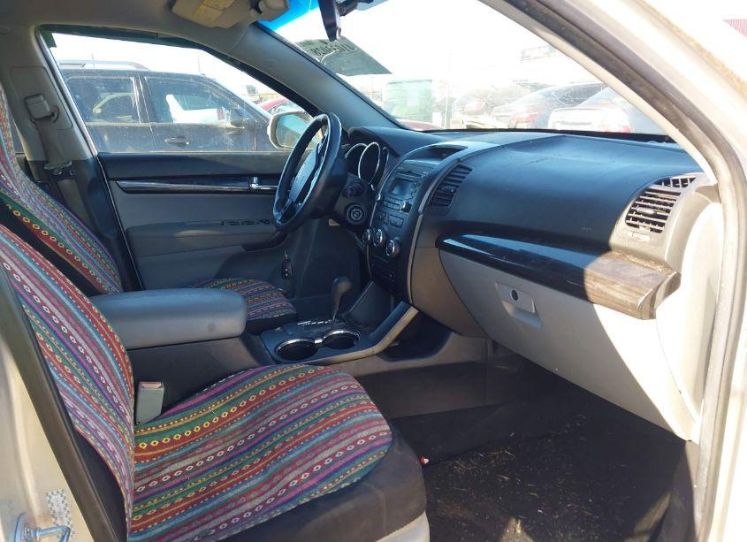 Photo 5 of 2011 Kia Sorento LX (VIN 5XYKT3A18BG051607)