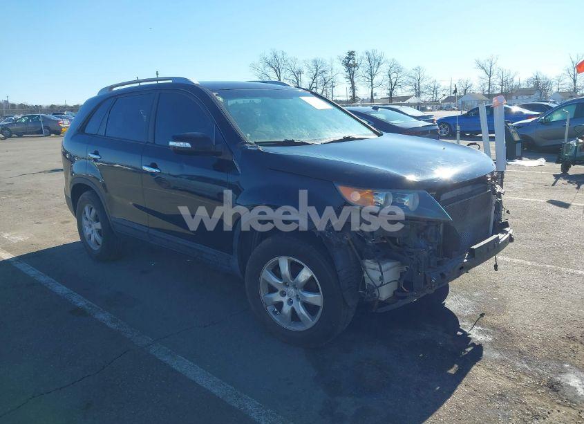 2011 Kia Sorento LX (VIN 5XYKT3A18BG063899) main photo