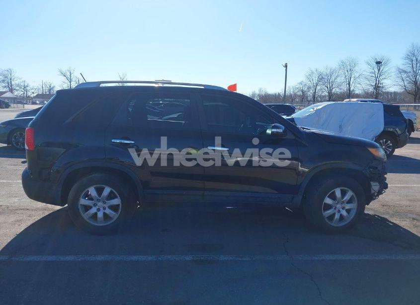 Photo 13 of 2011 Kia Sorento LX (VIN 5XYKT3A18BG063899)
