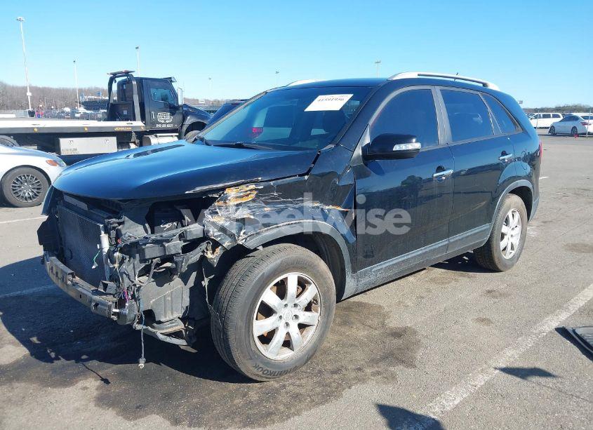 Photo 2 of 2011 Kia Sorento LX (VIN 5XYKT3A18BG063899)