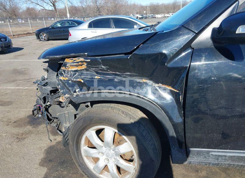 Photo 6 of 2011 Kia Sorento LX (VIN 5XYKT3A18BG063899)