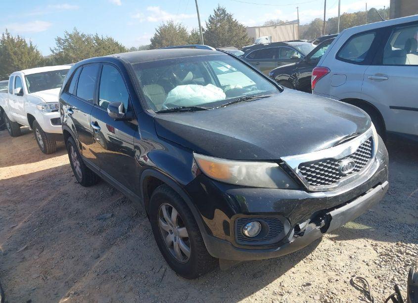 2011 Kia Sorento LX (VIN 5XYKT3A18BG069508) main photo