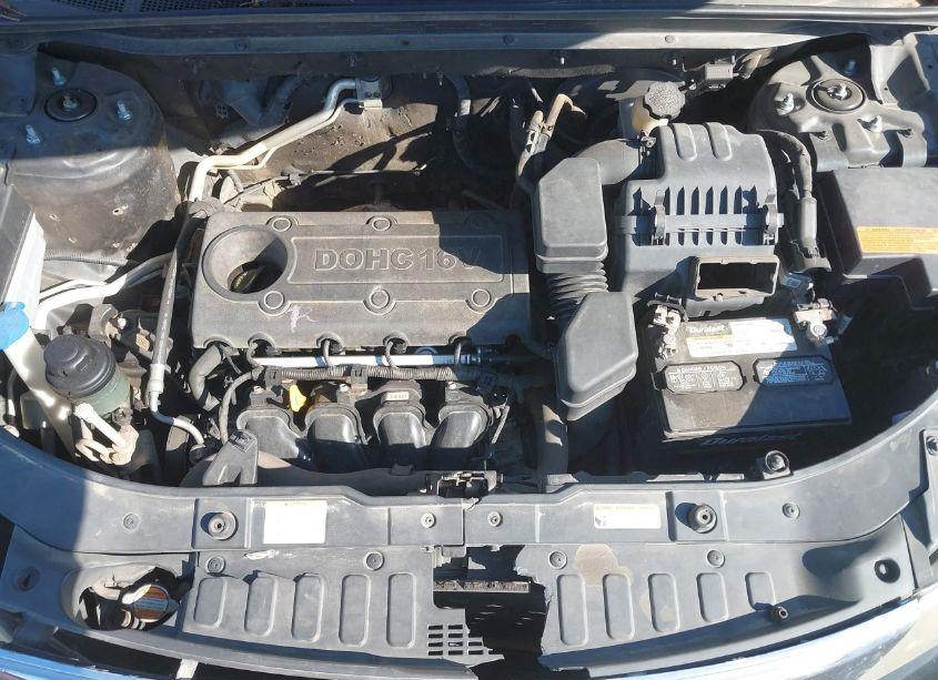 Photo 10 of 2011 Kia Sorento LX (VIN 5XYKT3A18BG069508)