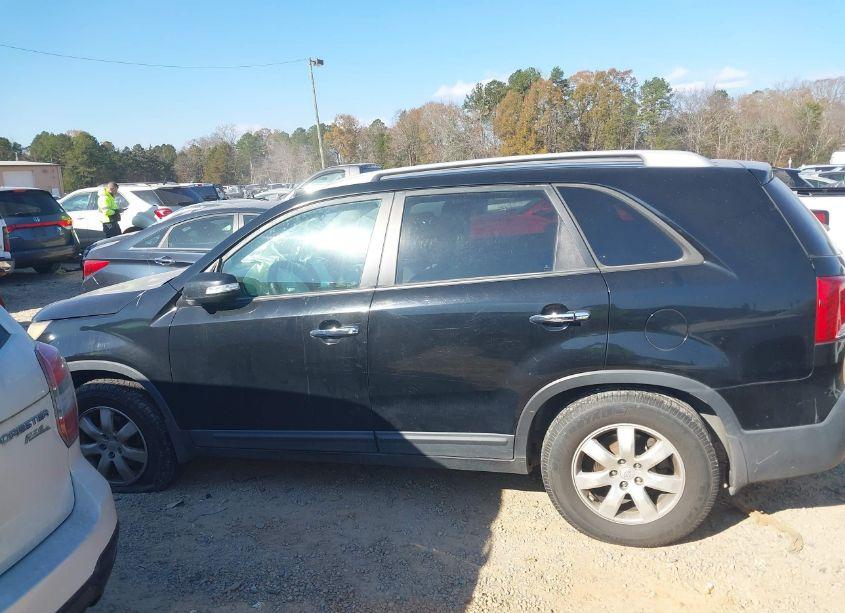 Photo 14 of 2011 Kia Sorento LX (VIN 5XYKT3A18BG069508)