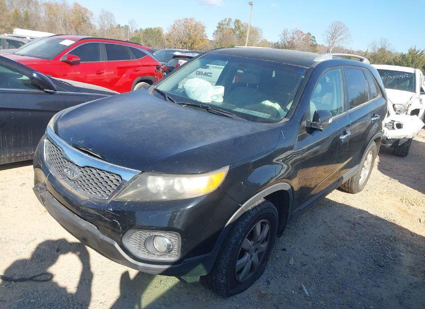 Photo 2 of 2011 Kia Sorento LX (VIN 5XYKT3A18BG069508)
