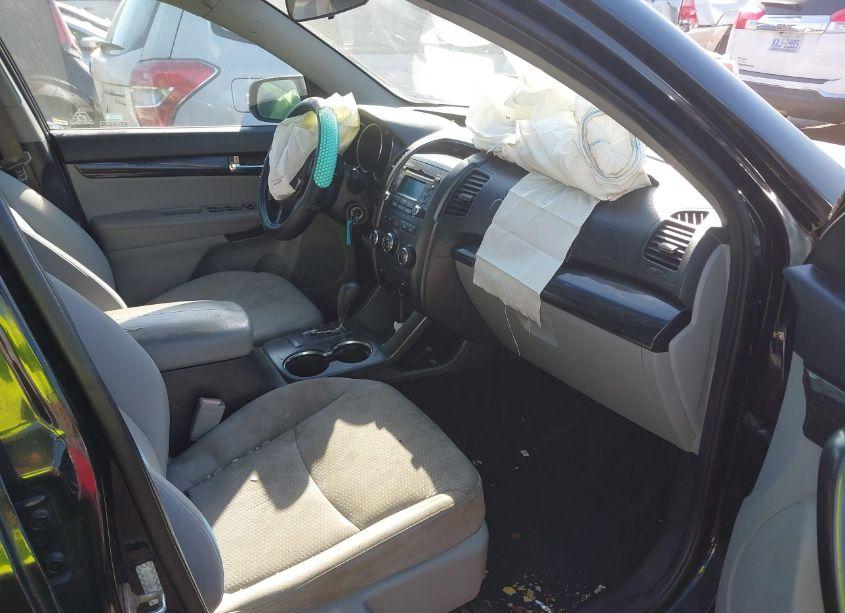 Photo 5 of 2011 Kia Sorento LX (VIN 5XYKT3A18BG069508)