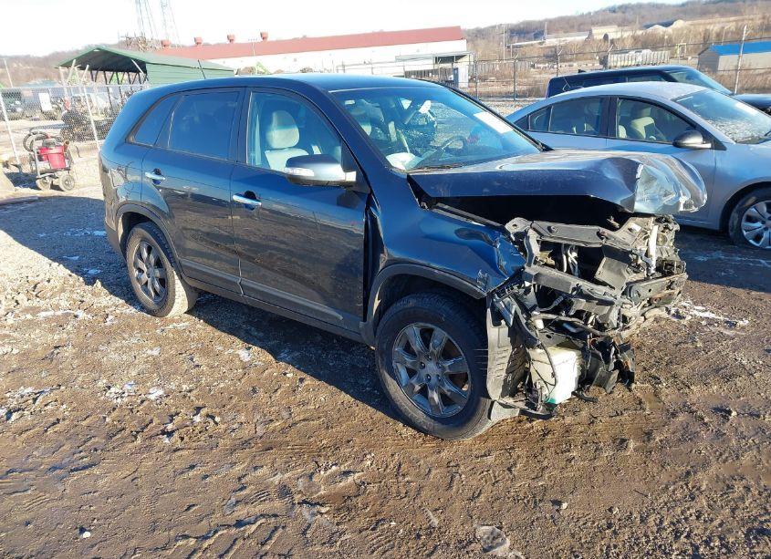 2011 Kia Sorento LX (VIN 5XYKT3A18BG079939) main photo