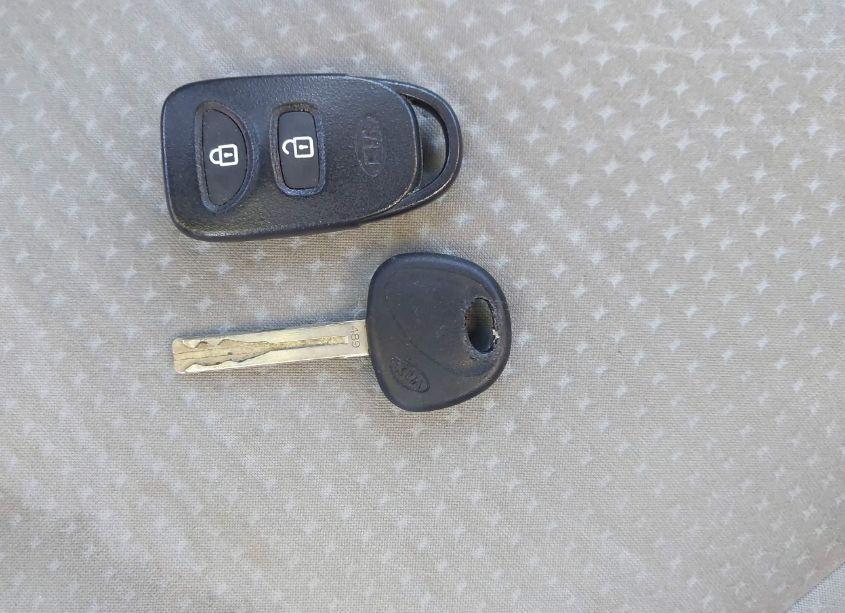 Photo 11 of 2011 Kia Sorento LX (VIN 5XYKT3A18BG079939)