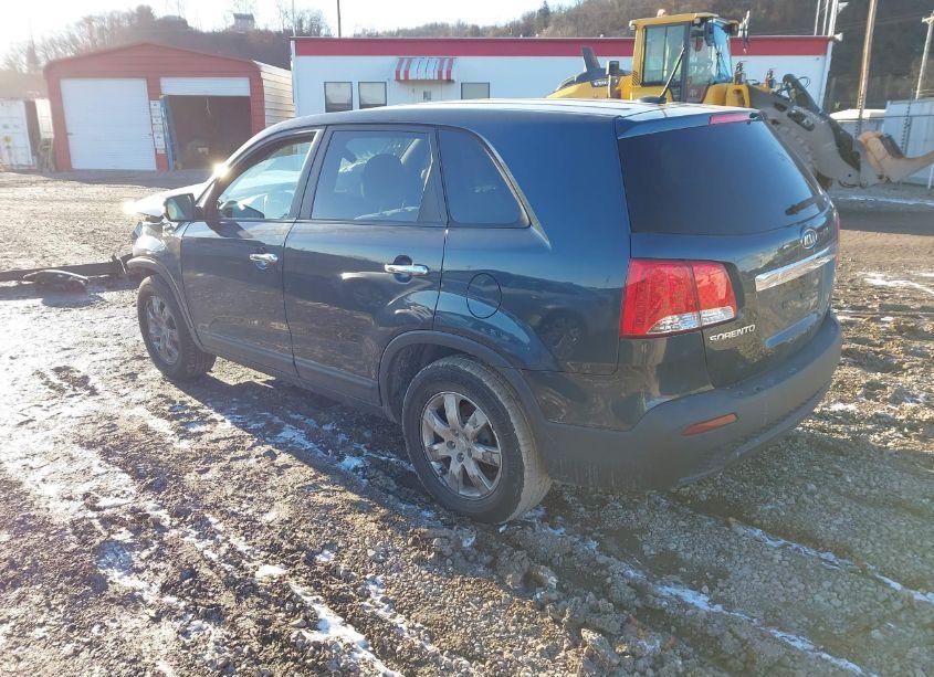 Photo 3 of 2011 Kia Sorento LX (VIN 5XYKT3A18BG079939)