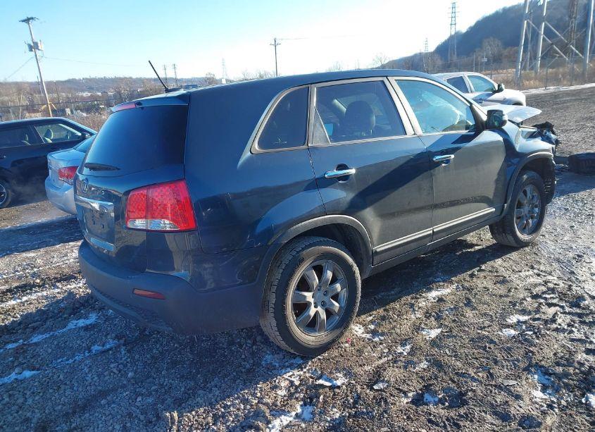 Photo 4 of 2011 Kia Sorento LX (VIN 5XYKT3A18BG079939)