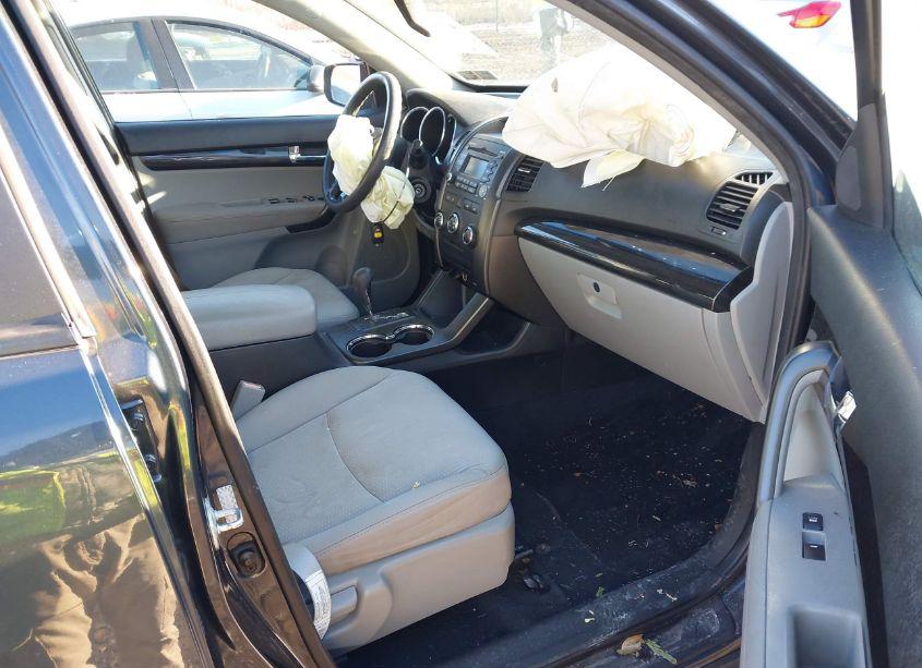 Photo 5 of 2011 Kia Sorento LX (VIN 5XYKT3A18BG079939)