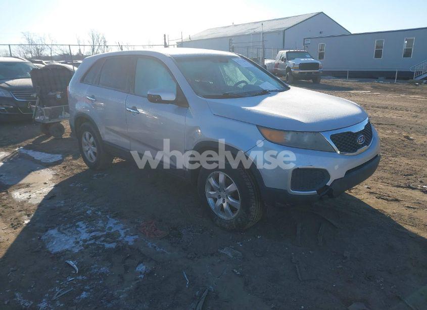 2011 Kia Sorento LX (VIN 5XYKT3A18BG087913) main photo