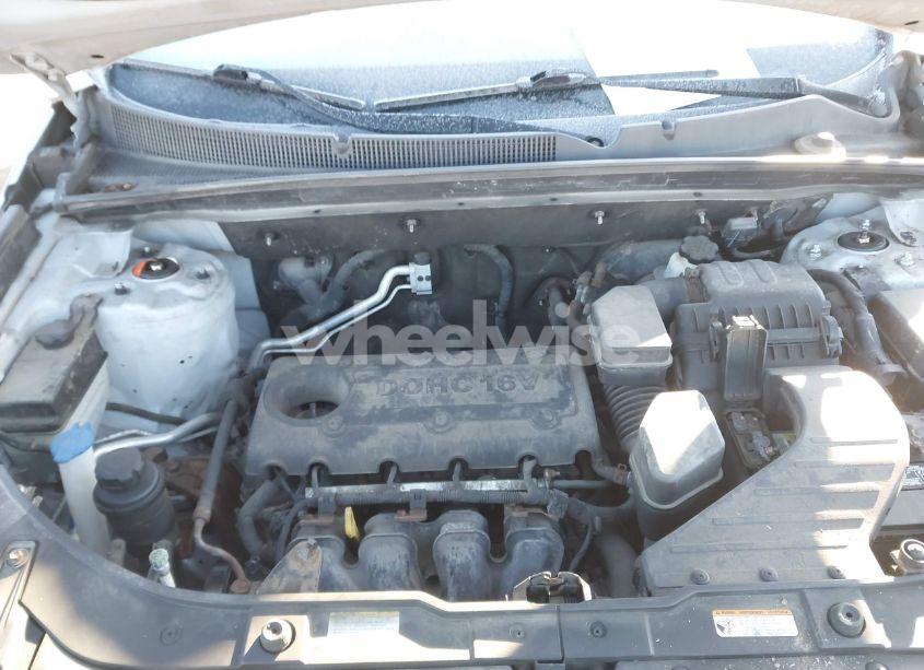 Photo 10 of 2011 Kia Sorento LX (VIN 5XYKT3A18BG087913)